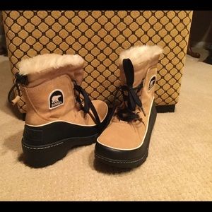 New Sorel snow boots size 7